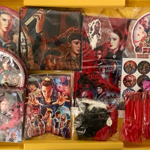 **SOLD Stranger Things Themed Party Package for your next Birthday! 139 pieces - Picture 8 of 9